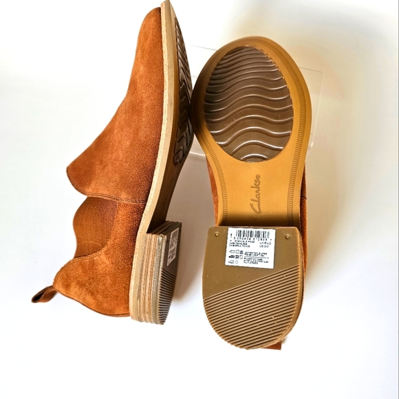 CLARKS Edenvale Page Dark Tan Suede Slip-on Booties Shoes size 9 - Picture 3 of 6